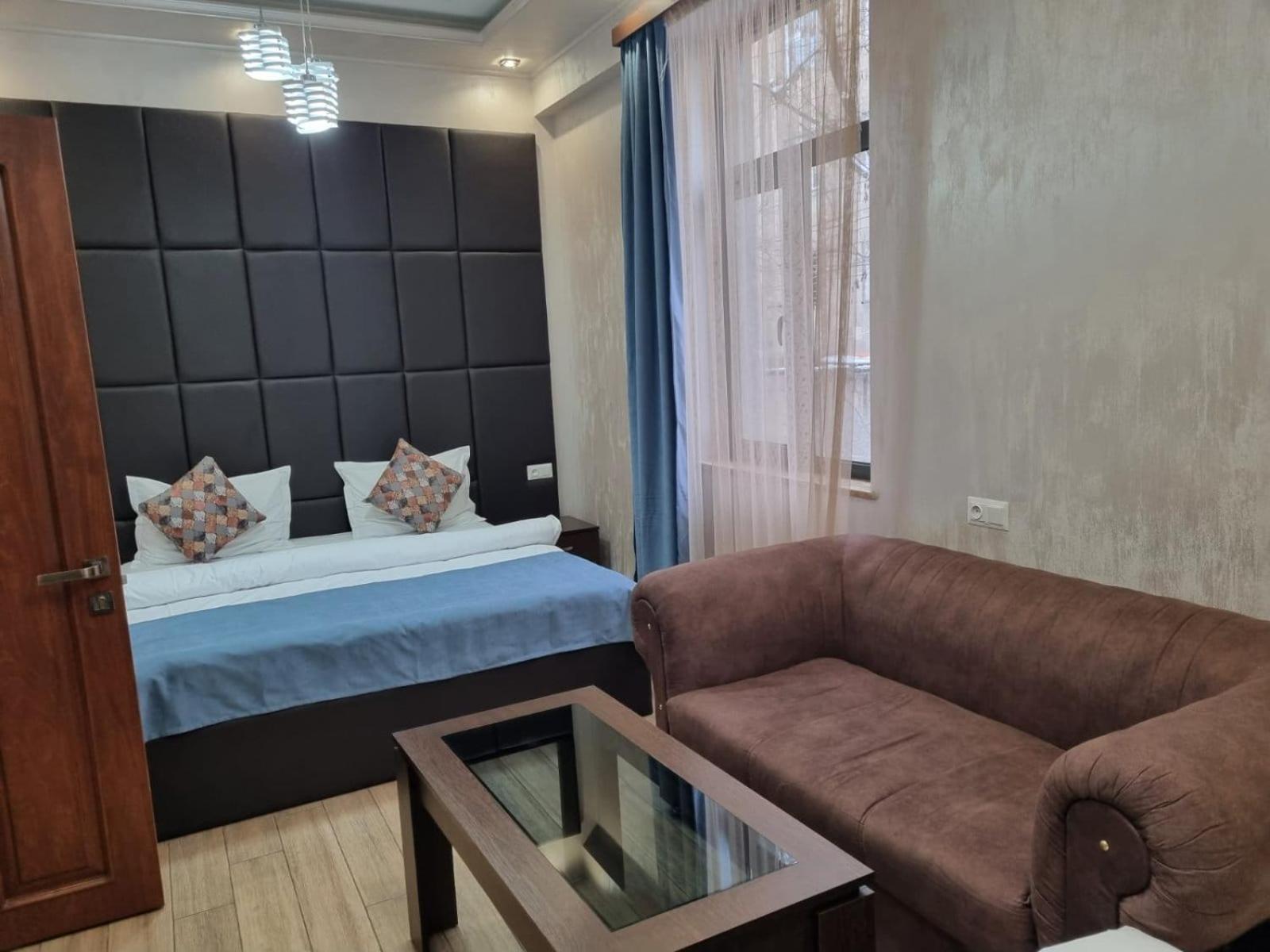 Days Hotel Ереван Екстериор снимка